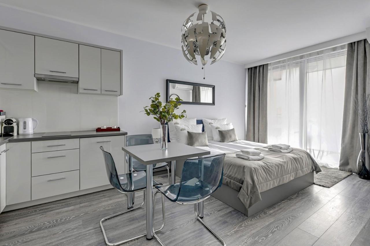 Downtown Apartments Sadova City Center & Parking กดัญสก์ ภายนอก รูปภาพ