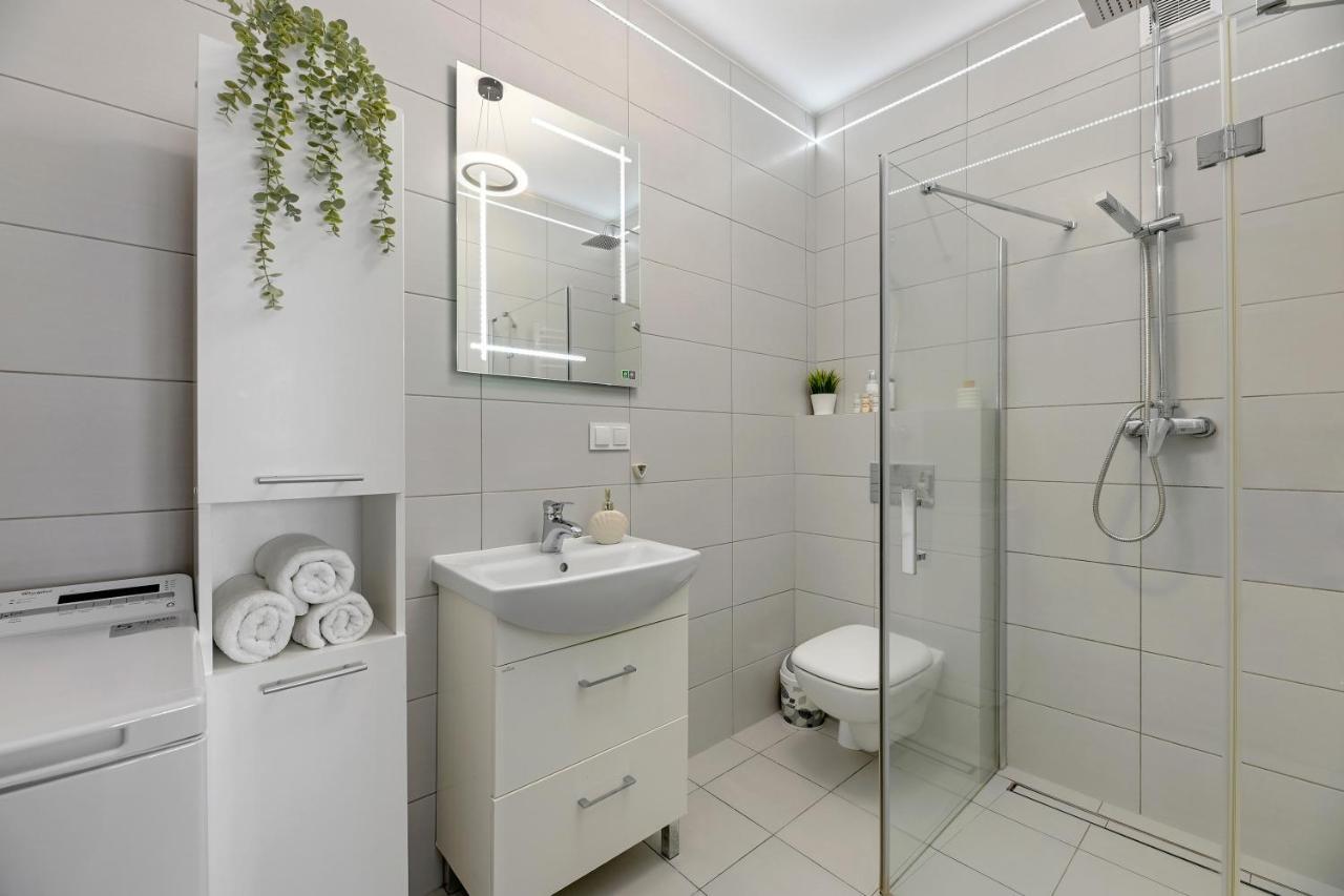 Downtown Apartments Sadova City Center & Parking กดัญสก์ ภายนอก รูปภาพ
