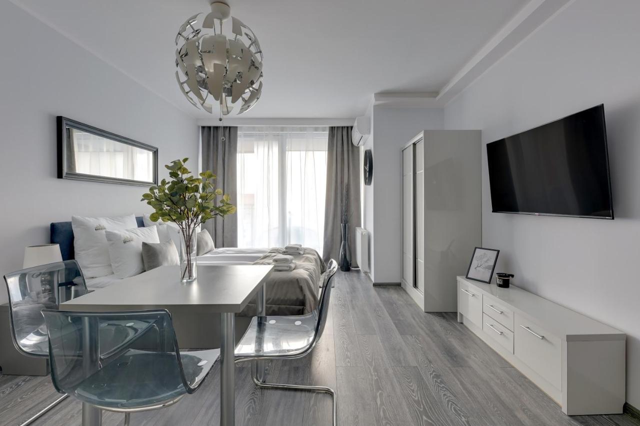 Downtown Apartments Sadova City Center & Parking กดัญสก์ ภายนอก รูปภาพ